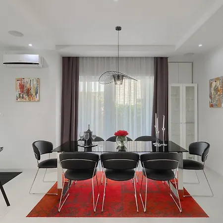 White Tatil Evi