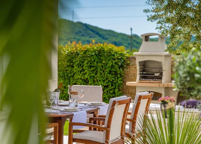 White * ロヴィニ